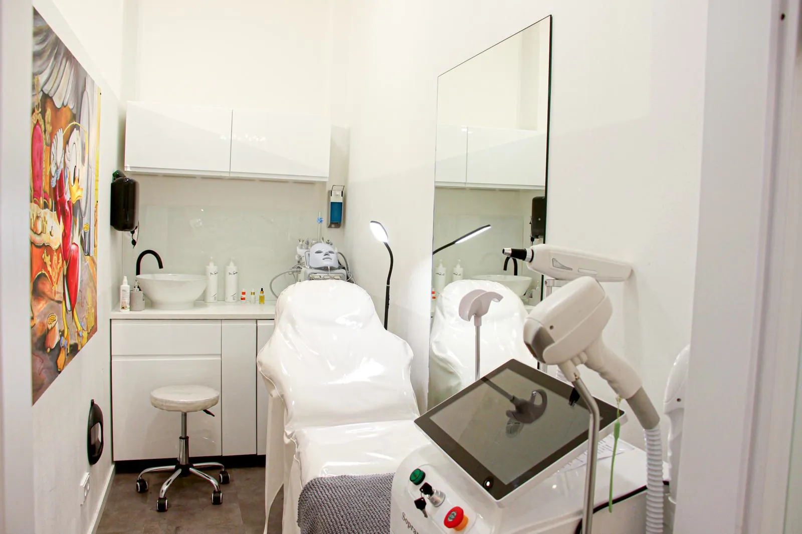 Isabels Beauty Club — LED & laser room